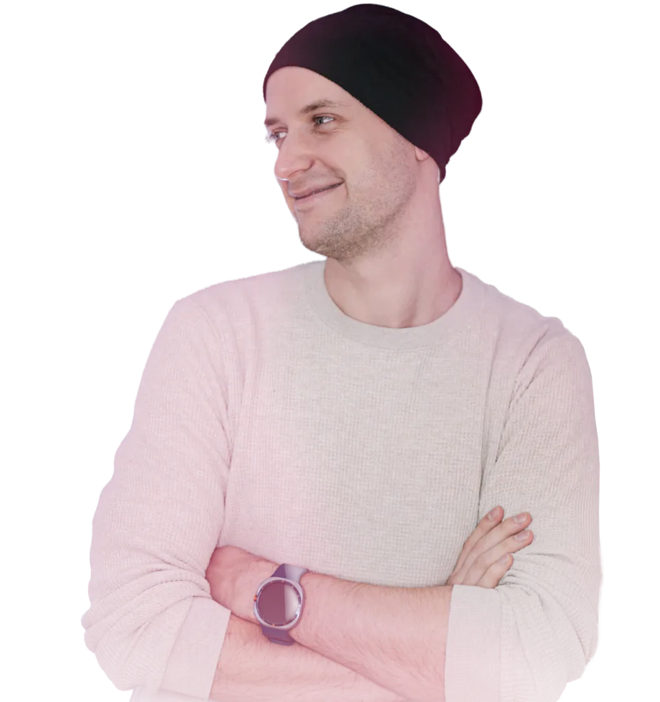 Sebastian Hồ, Solution Architect, mit verschränkten Armen vor einem Farbverlauf.